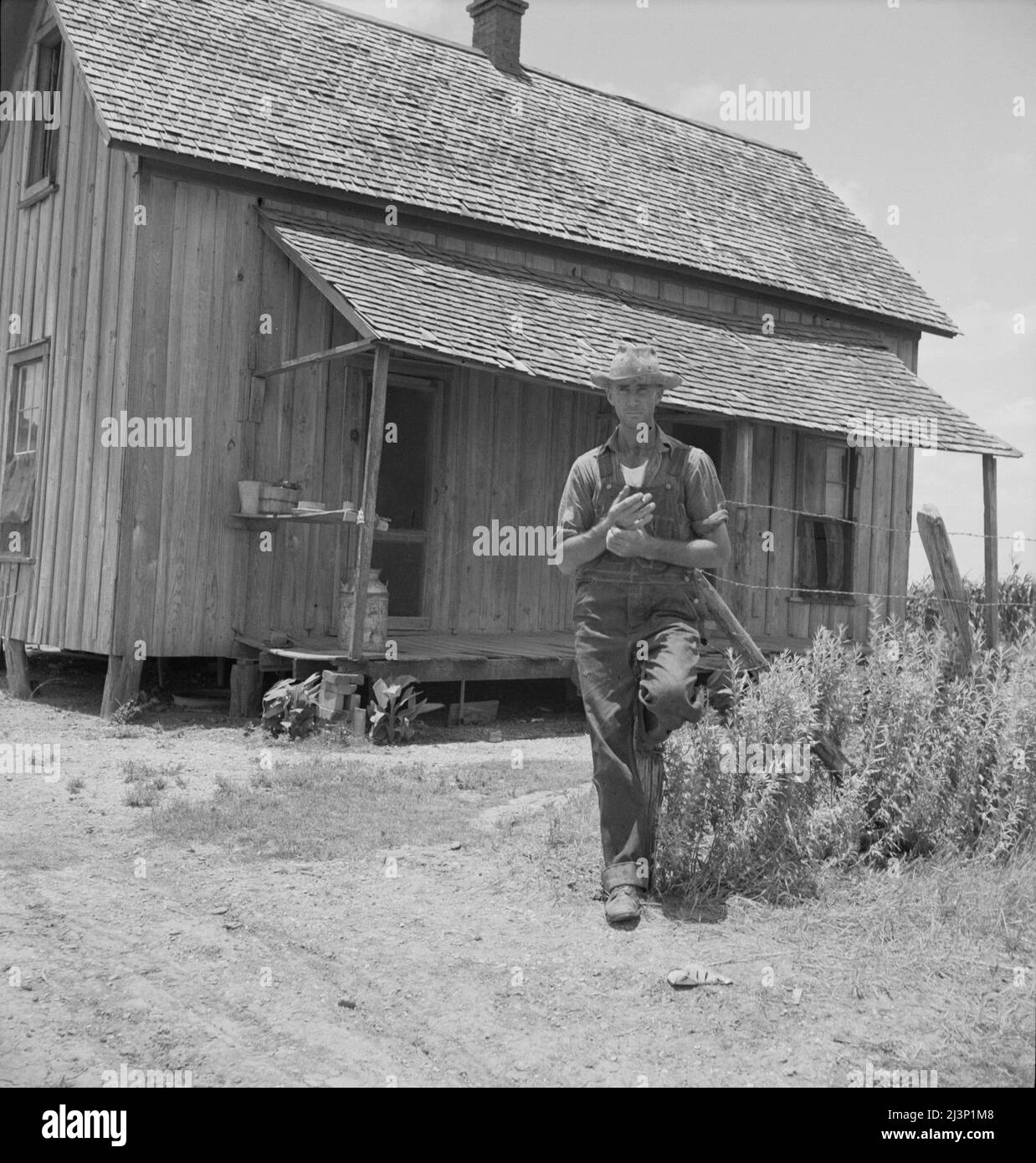 1930s work man building a house hi-res stock photography and images - Alamy