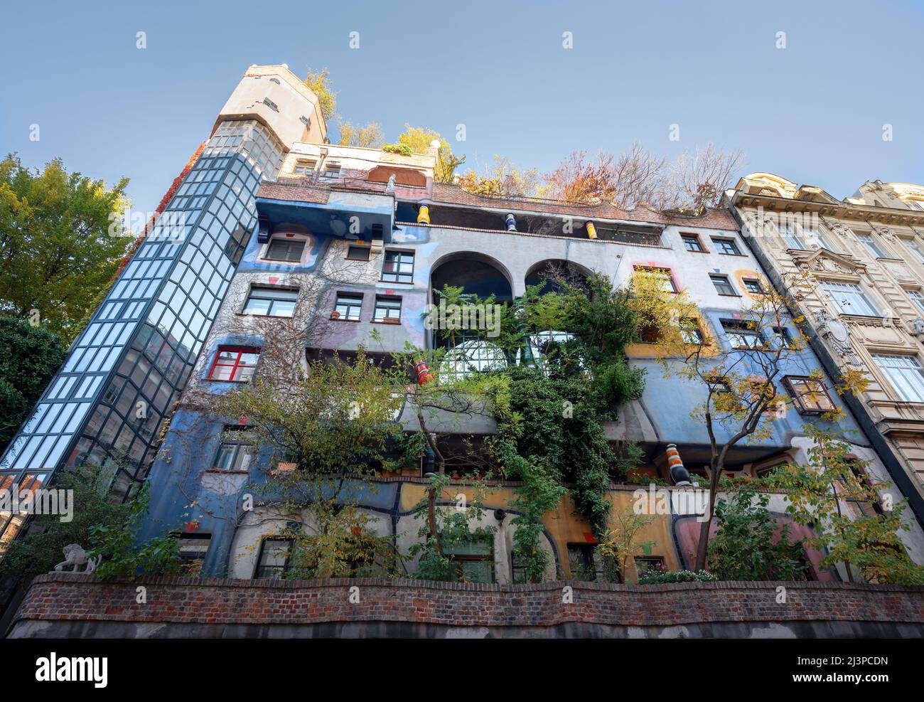 Hundertwasserhaus (Hundertwasser House) - Vienna, Austria Stock Photo