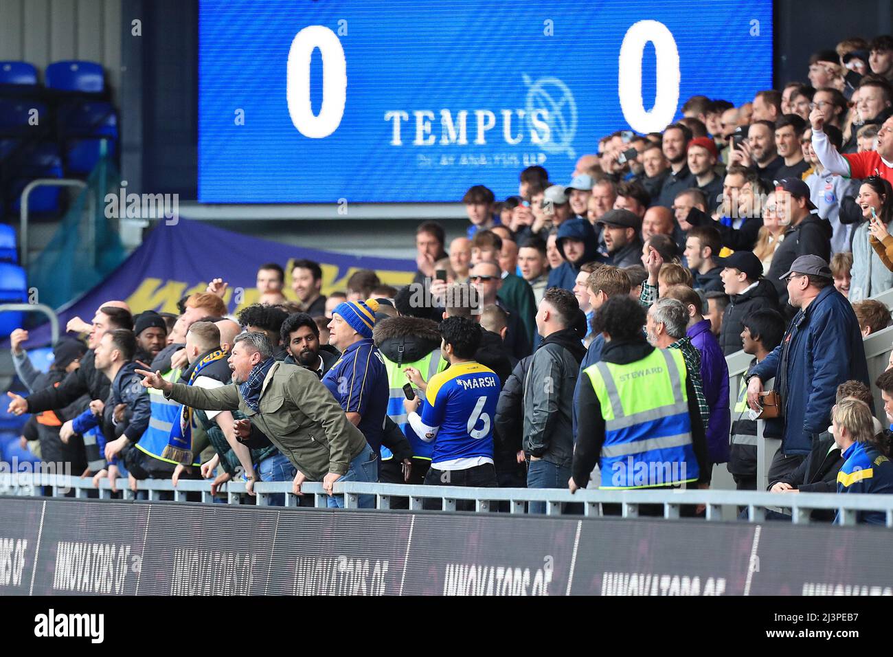 Afc wimbledon vs mk dons hi-res stock photography and images - Alamy