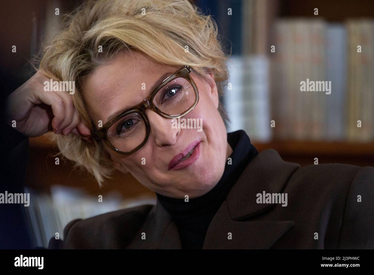 Sariq dushdagi jinsiy aloqa (Brazers) Porno jinsiy aloqa kotibi va fotokopi