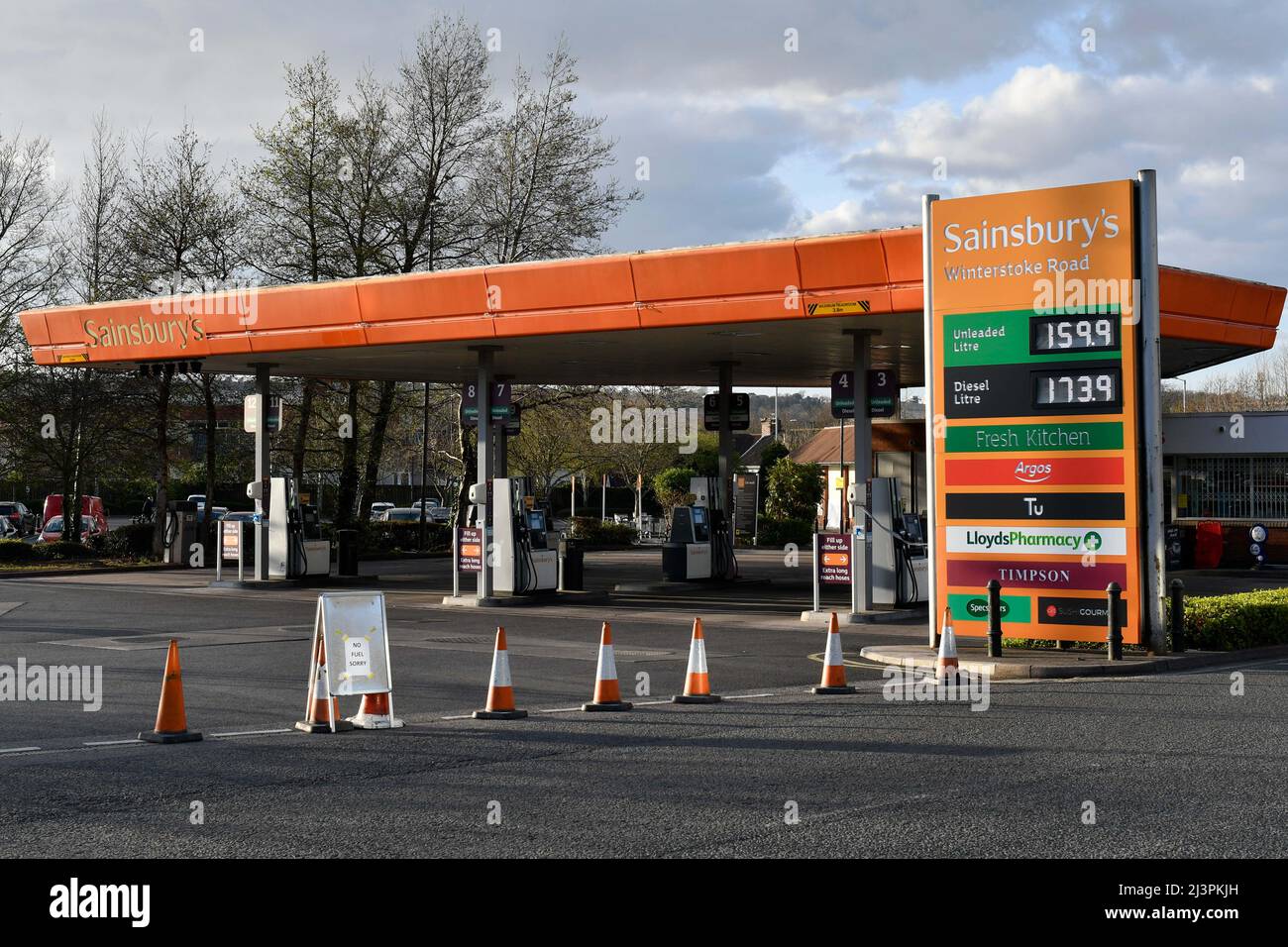 Bristol, UK. 9th April 2022. The Sainsbury’s petrol station at