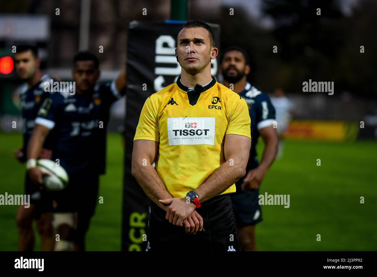 Treviso, Italy. 09th Apr, 2022. The referee of the match Adam Leal (ENG) watching the VAR monitor during Benetton Rugby vs Usa Perpignan, Rugby Challenge Cup in Treviso, Italy, April 09 2022 Credit: Independent Photo Agency/Alamy Live News Stock Photo