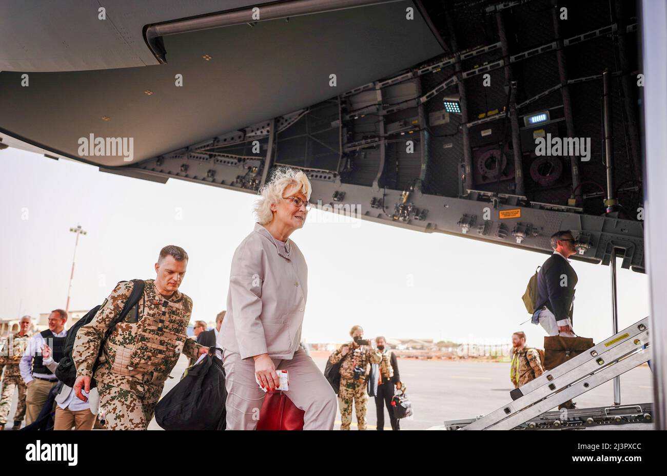 Bamako, Mali. 09th Apr, 2022. Christine Lambrecht (SPD), German Minister of Defense, walks up the loading ramp of the German Air Force's Airbus A400M at Bamako airport before flying on to Camp Castor in Gao. The Bundeswehr is involved in the UN mission Minusma and the EU training mission EUTM in the West African country. Credit: Kay Nietfeld/dpa/Alamy Live News Stock Photo