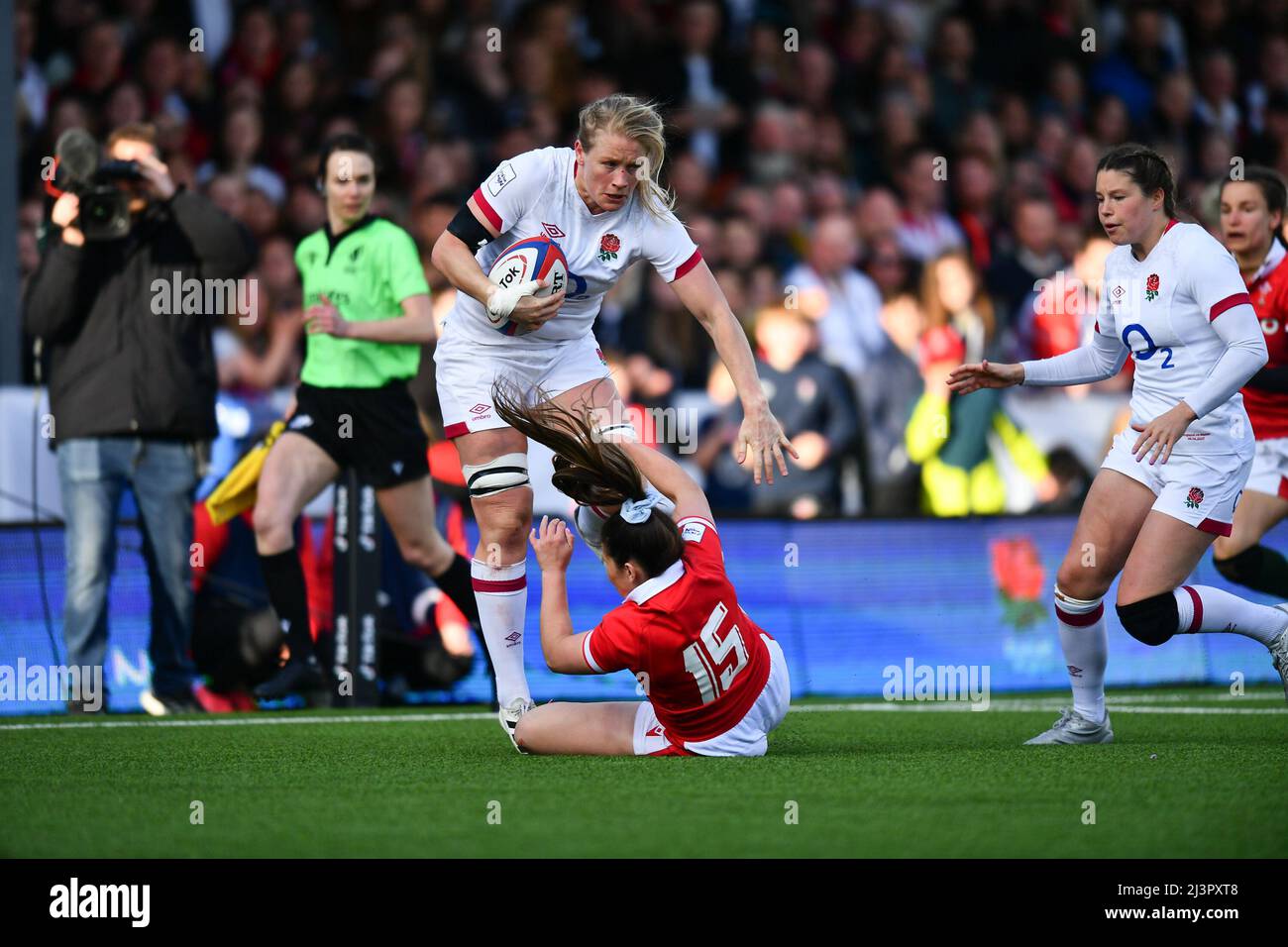 Kayleigh Powell of Wales Women tries to bring down Abbie Ward of England Women during the Womens 6 Nations match between England Women and Wales Women at Kingsholm Stadium, Gloucester, United Kingdom on 9 April 2022. Photo by Scott Boulton. Editorial use only, license required for commercial use. No use in betting, games or a single club/league/player publications. Credit: UK Sports Pics Ltd/Alamy Live News Stock Photo