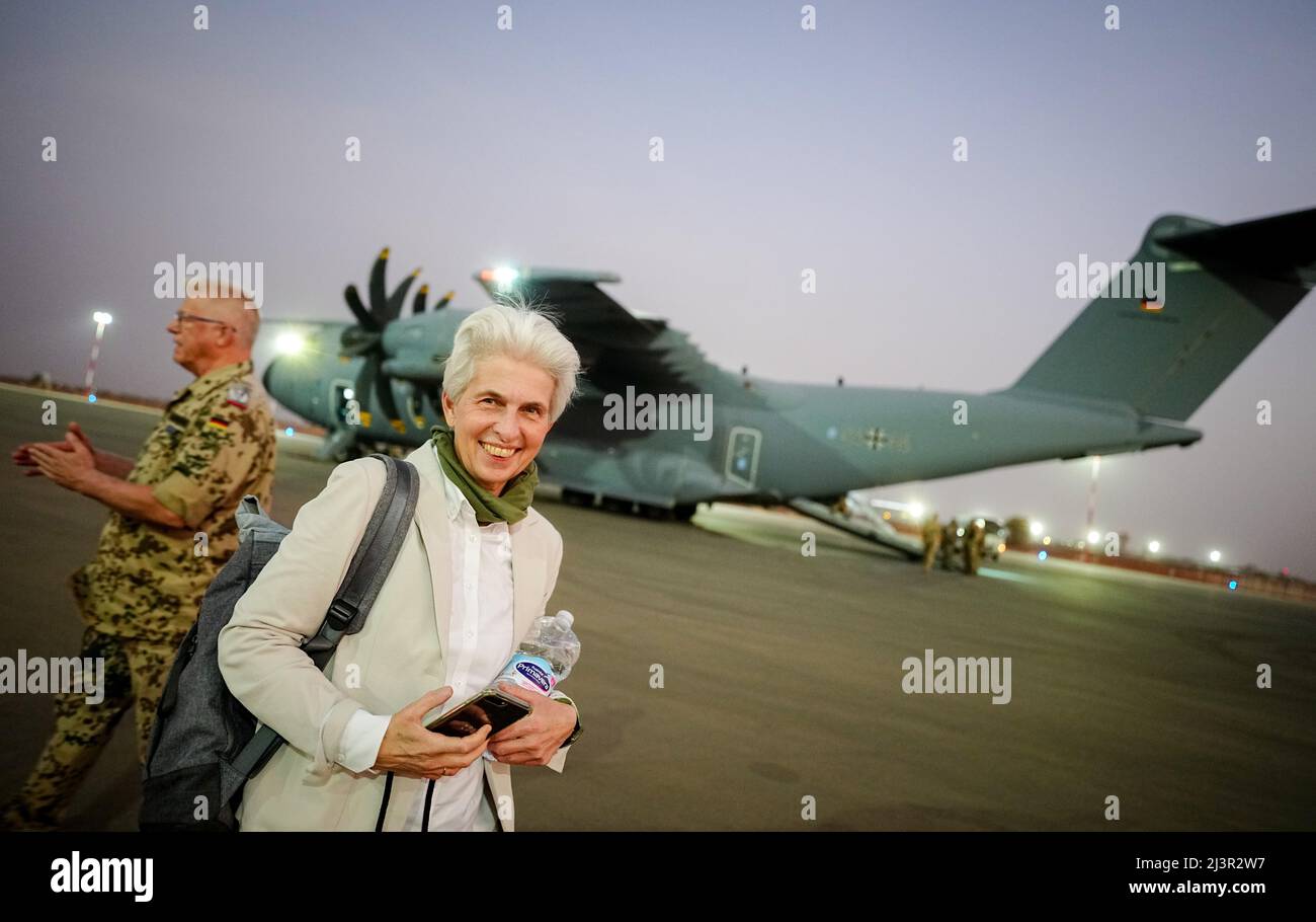 Niamey, Niger. 09th Apr, 2022. Marie-Agnes Strack-Zimmermann (FDP), chairwoman of the Defense Committee, smiles in front of the Air Force's Airbus A400M at Niamey airport the evening after landing from Gao in Mali. She is accompanying the defense minister on a visit by German soldiers to West Africa. The Bundeswehr is involved in Niger in the UN mission Minusma and the EU training mission EUTM. Credit: Kay Nietfeld/dpa/Alamy Live News Stock Photo