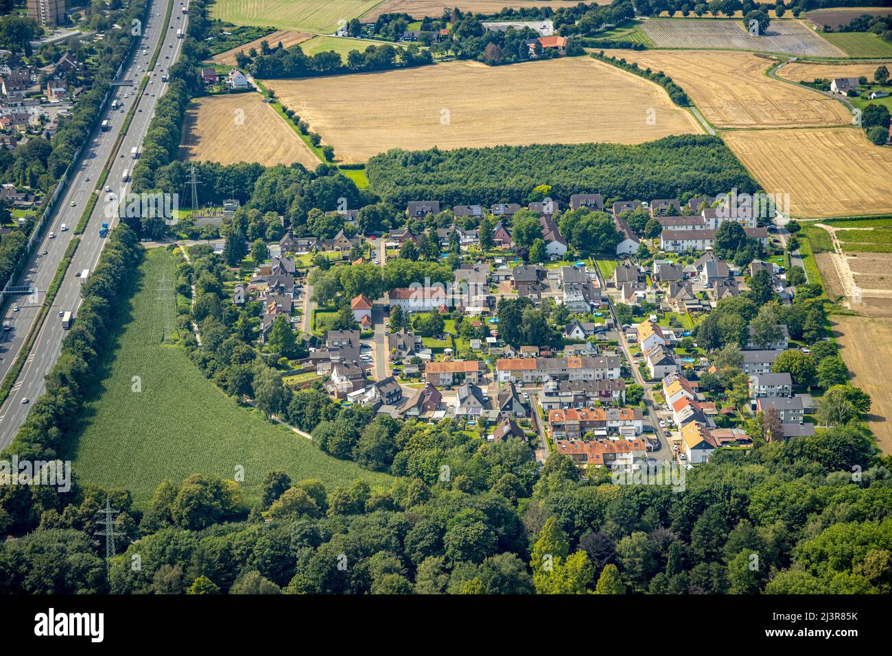 Aerial view, Kupferberg housing estate on the A2 motorway in the Tannenberg colony district, Kamen, Ruhr region, North Rhine-Westphalia, Germany, Luft Stock Photo