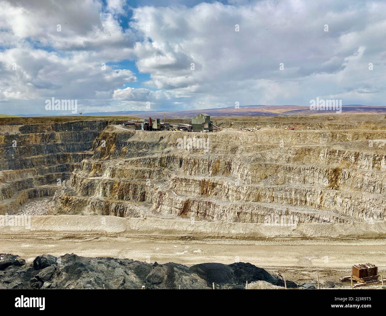Coldstones Quarry by Hanson Aggregates,of Heidelber Cement Group, produces aggregate and asphalt to the construction industry. Pateley Bridge, UK. Stock Photo