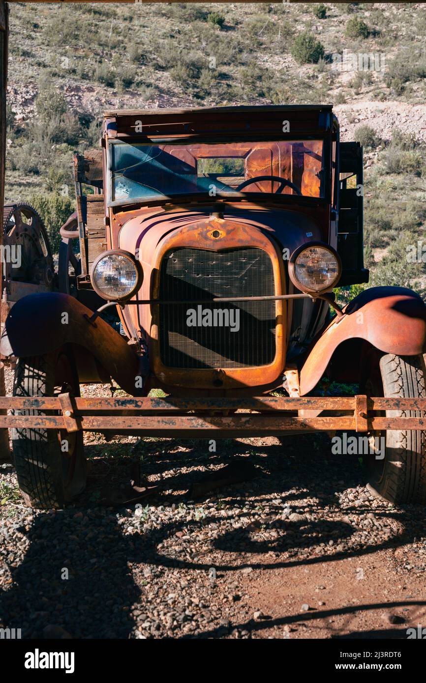 Abandoned old car in the desert Stock Photo - Alamy