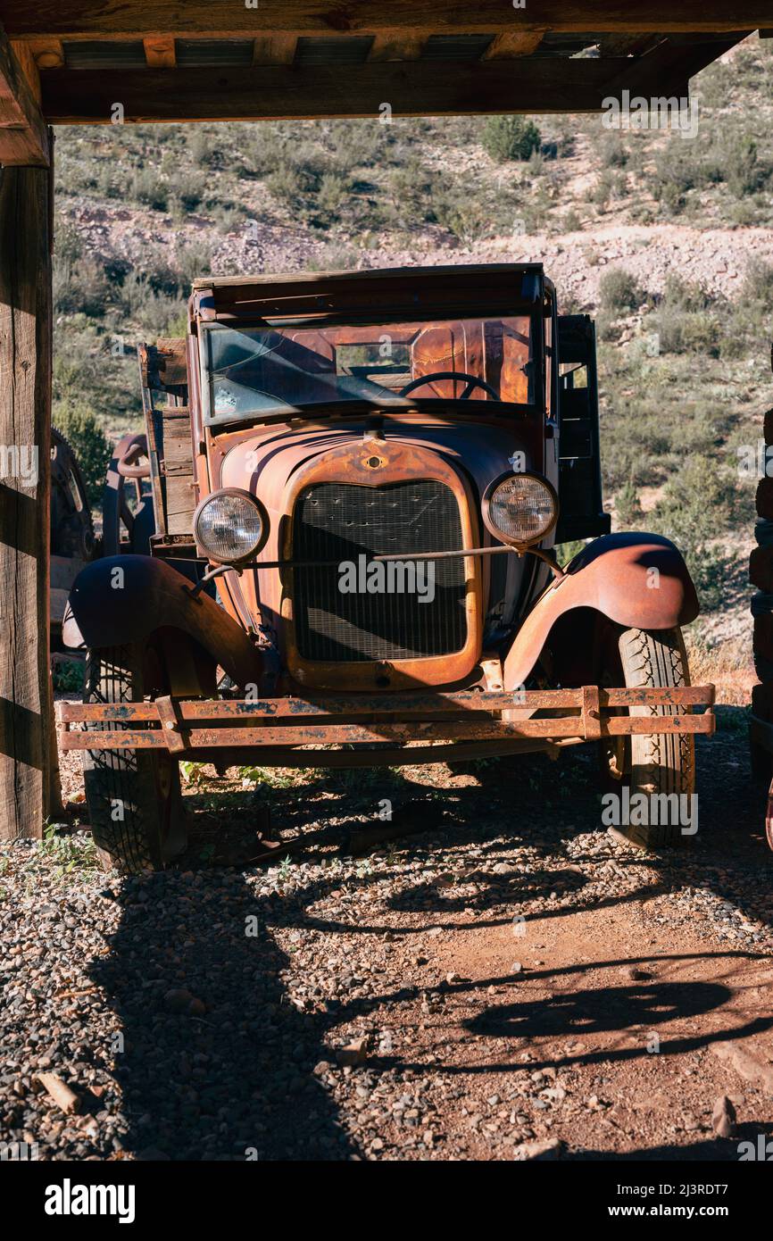 Abandoned old car in the desert Stock Photo - Alamy