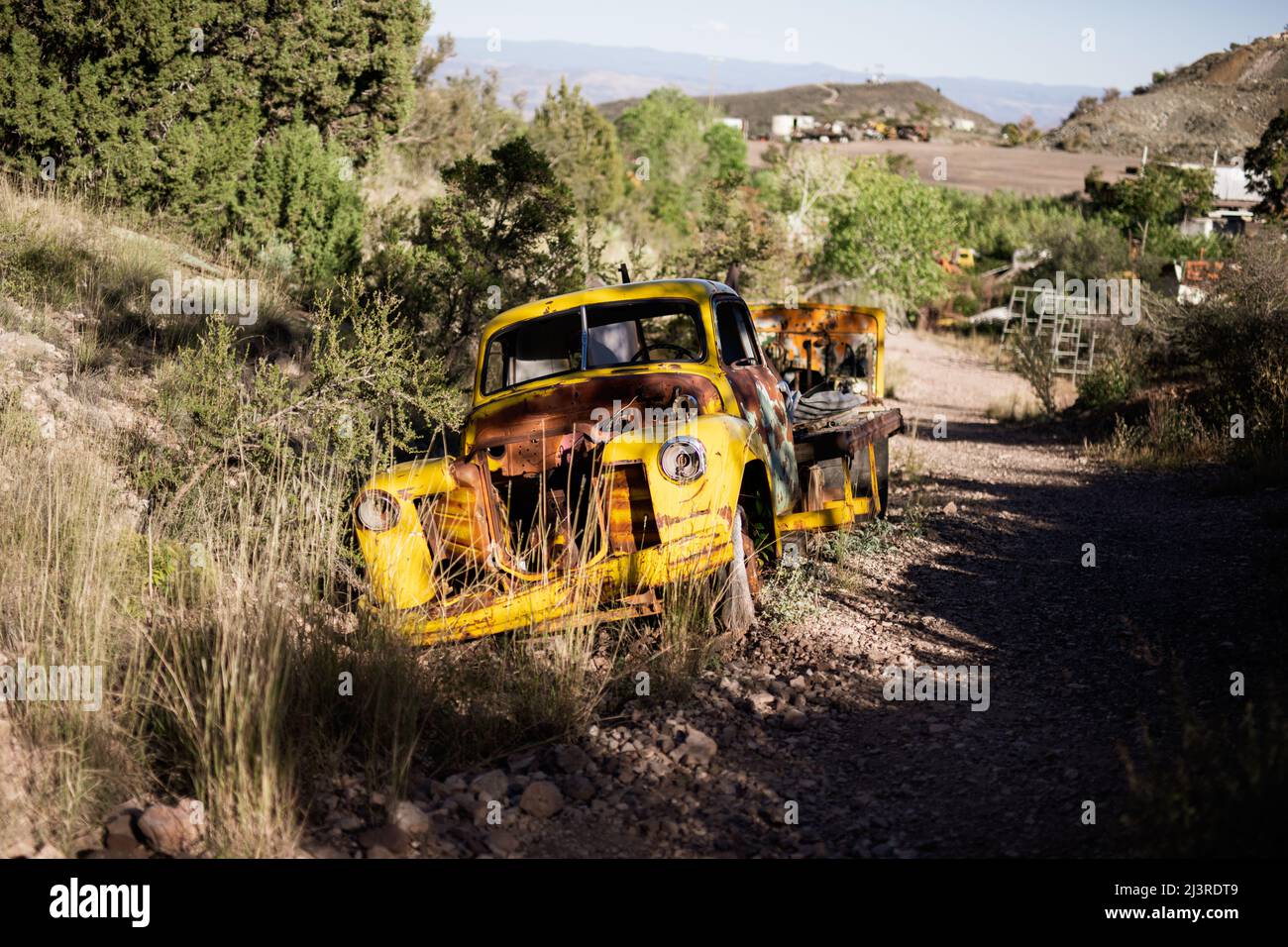 Abandoned old car in the desert Stock Photo - Alamy