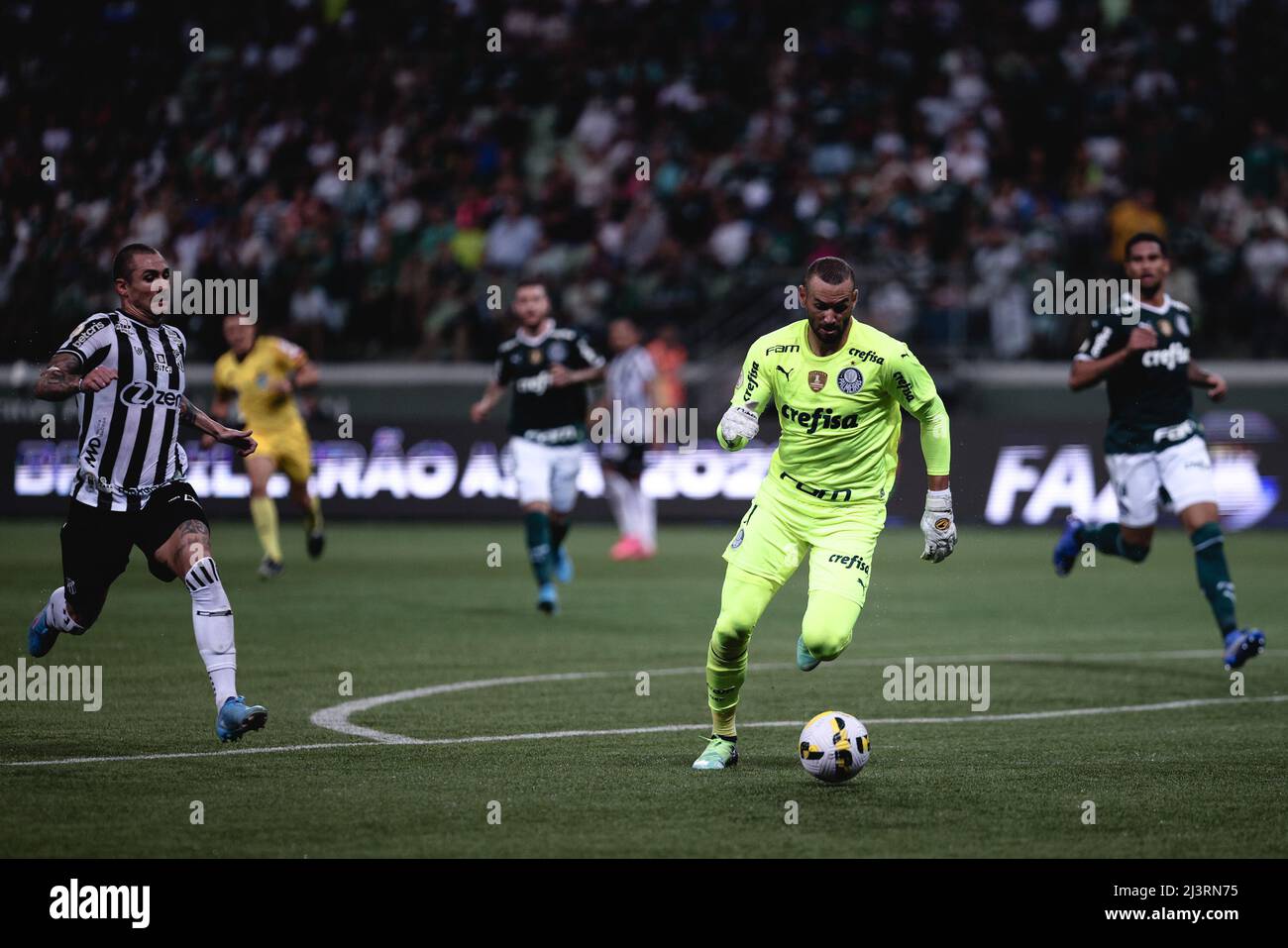 Sao Paulo, Brazil. 03rd Apr, 2022. SP - Sao Paulo - 03/04/2022 - PAULISTA  2022 FINAL, PALMEIRAS X SAO PAULO - jogadores do Palmeiras durante  aquecimento antes da partida contra o Sao