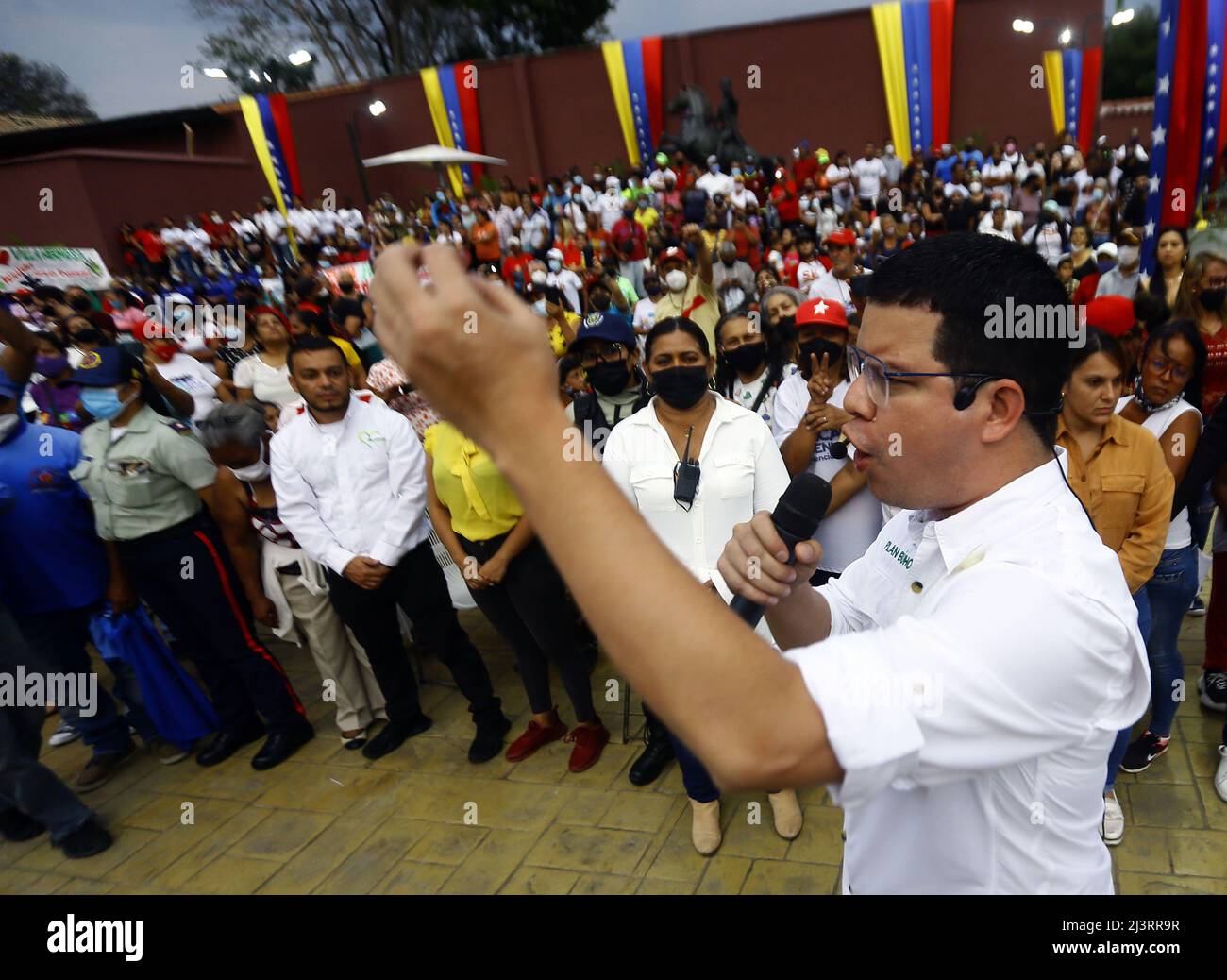 Valencia, Carabobo, Venezuela. 9th Apr, 2022. Abril 09, 2022. Julio Fuenmayor, alcalde de la ciudad de Valencia, estado Carabobo, presento su memoria y cuenta de los primeros cien dias de gobierno, en la plaza bicentenaria del centro de la ciudad. Foto: Juan Carlos Hernandez (Credit Image: © Juan Carlos Hernandez/ZUMA Press Wire) Stock Photo