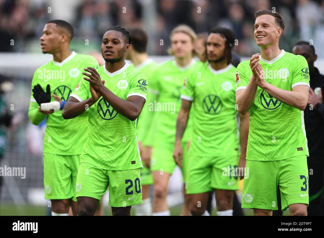 Wolfsburg, Germany. 09th Apr, 2022. Soccer: Bundesliga, VfL Wolfsburg - Arminia Bielefeld, Matchday 29, Volkswagen Arena. Wolfsburg's Aster Vranckx (l-r), Ridle Baku, Sebastiaan Bornauw, Kevin Mbabu and Yannick Gerhardt clap after the game. Credit: Swen Pförtner/dpa - IMPORTANT NOTE: In accordance with the requirements of the DFL Deutsche Fußball Liga and the DFB Deutscher Fußball-Bund, it is prohibited to use or have used photographs taken in the stadium and/or of the match in the form of sequence pictures and/or video-like photo series./dpa/Alamy Live News Stock Photo