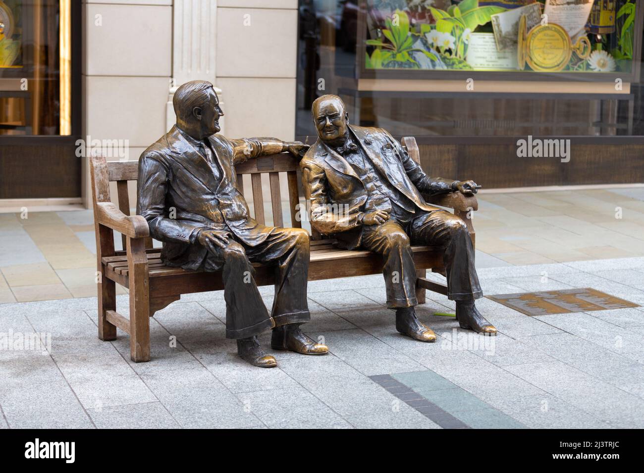 Winston Churchill And Franklin D Roosevelt Allies statue Sculpture, bond street, london, uk Stock Photo