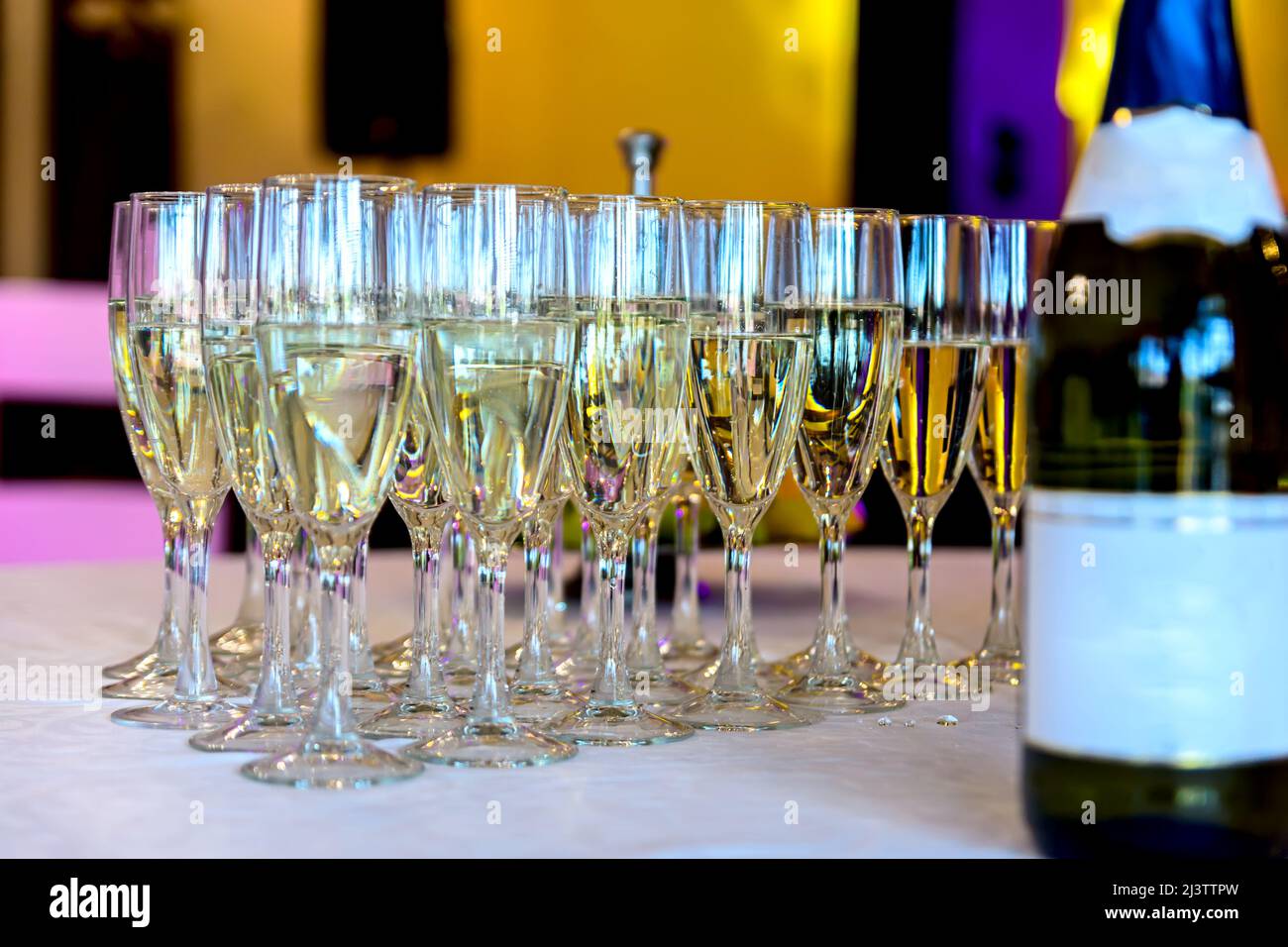 Row glasses champagne buffet hi-res stock photography and images - Alamy