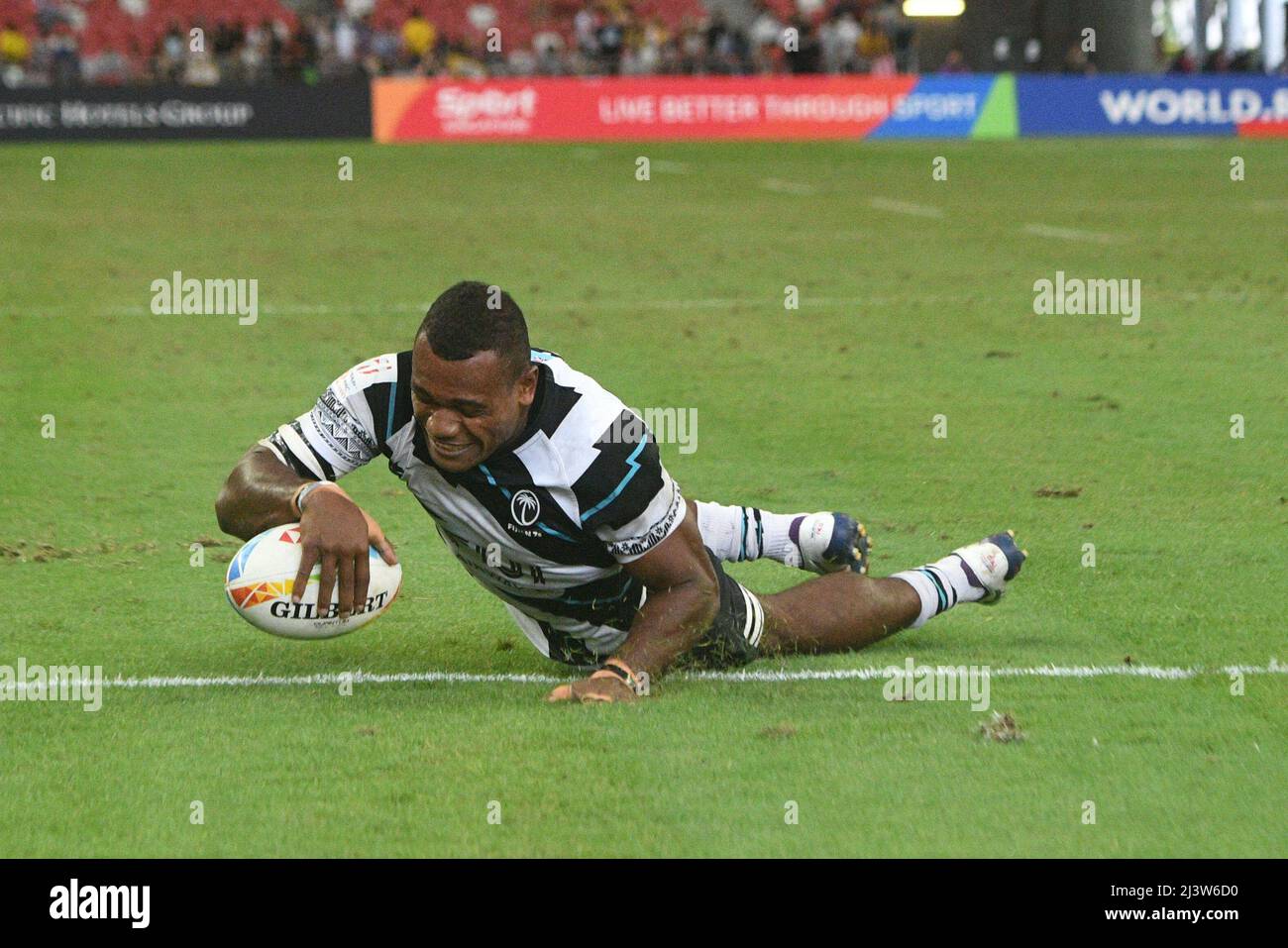 Singapore. 10th Apr, 2022. Elia Canakaivata of Fiji scores a try during the semifinal between Australia and Fiji at the HSBC World Rugby Sevens Singapore stop, held in the National Stadium on April 10, 2022. Credit: Then Chih Wey/Xinhua/Alamy Live News Stock Photo