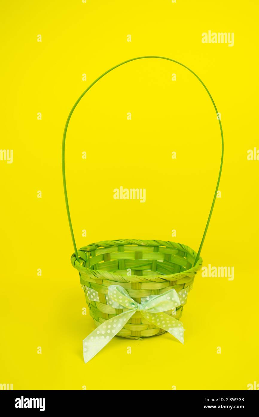 Empty easter basket hires stock photography and images Alamy