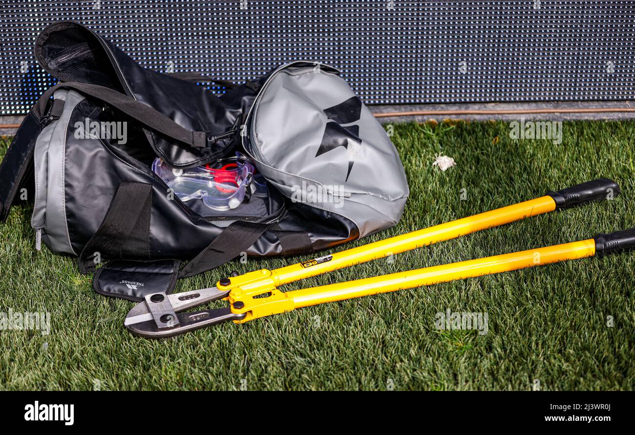 10 bolt cutter hires stock photography and images Alamy