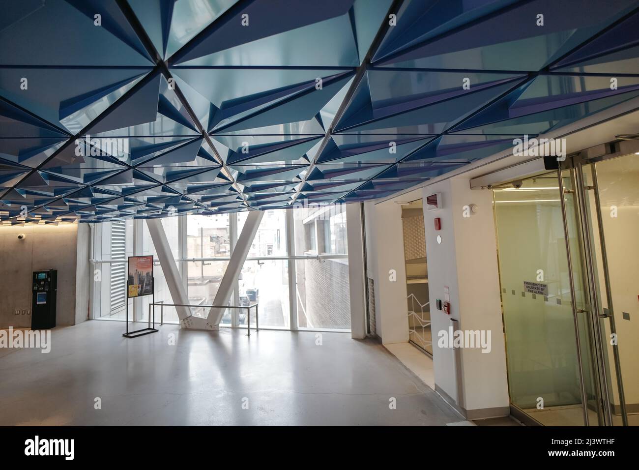 The Sheldon & Tracy Levy Student Learning Centre (SLC) is an iconic structure in the heart of Toronto and a symbolic “front door” of the Ryerson Unive Stock Photo