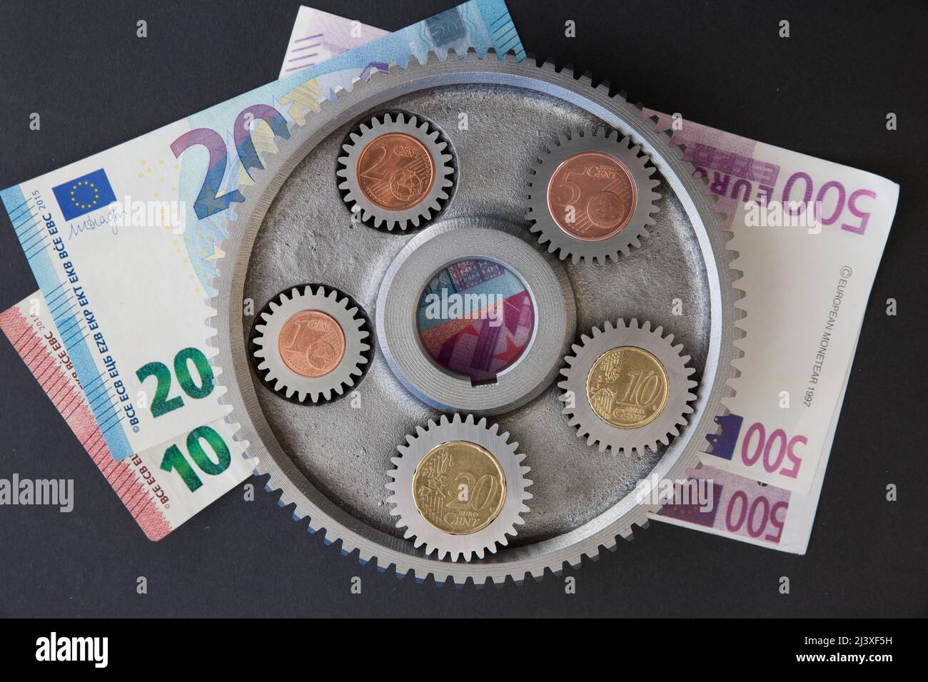 Euro, Bargeld, Geldscheine, Zahnräder Stock Photo