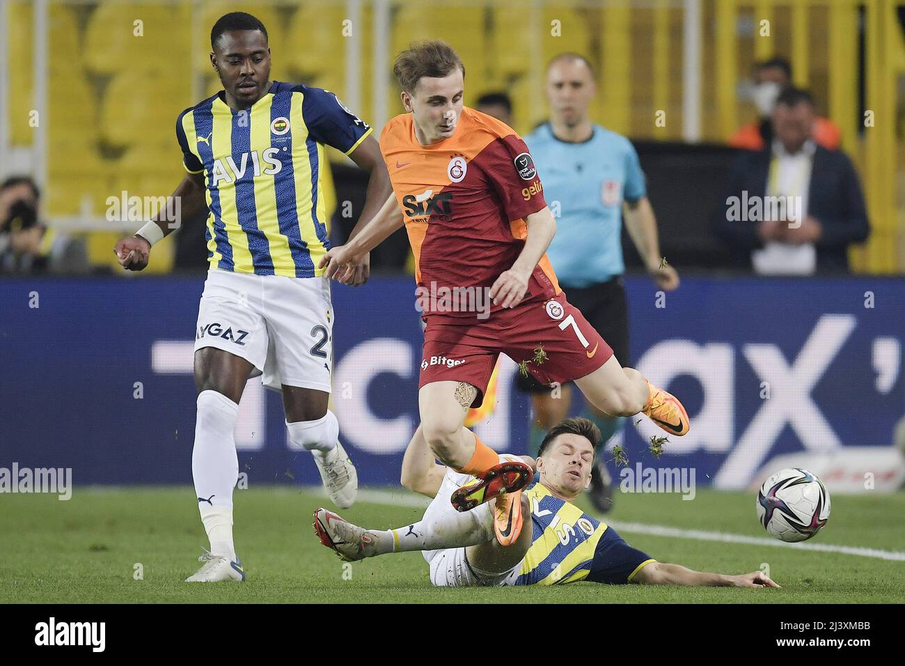 ISTANBUL - (lr) Bright Osayi-Samuel of Fenerbahce, Kerem Akturkoglu of Galastaray, Miha Zajc of Fenerbahce during the Turkish Superliga match between Fenerbahce AS and Galatasaray AS at Ulker Fenerbahce Sukru Saracoglu Stadium on April 10, 2022 in Istanbul, Turkey. ANP | Dutch Height | Gerrit van Keulen Stock Photo