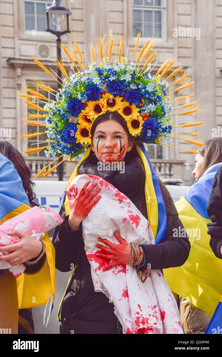 London, UK. 10th April 2022. Demonstrators gathered outside Downing Street in solidarity with Ukraine, as reports emerge of massacres in Bucha and other towns and cities in Ukraine and atrocities reportedly committed by Russian troops. Credit: Vuk Valcic/Alamy Live News Stock Photo