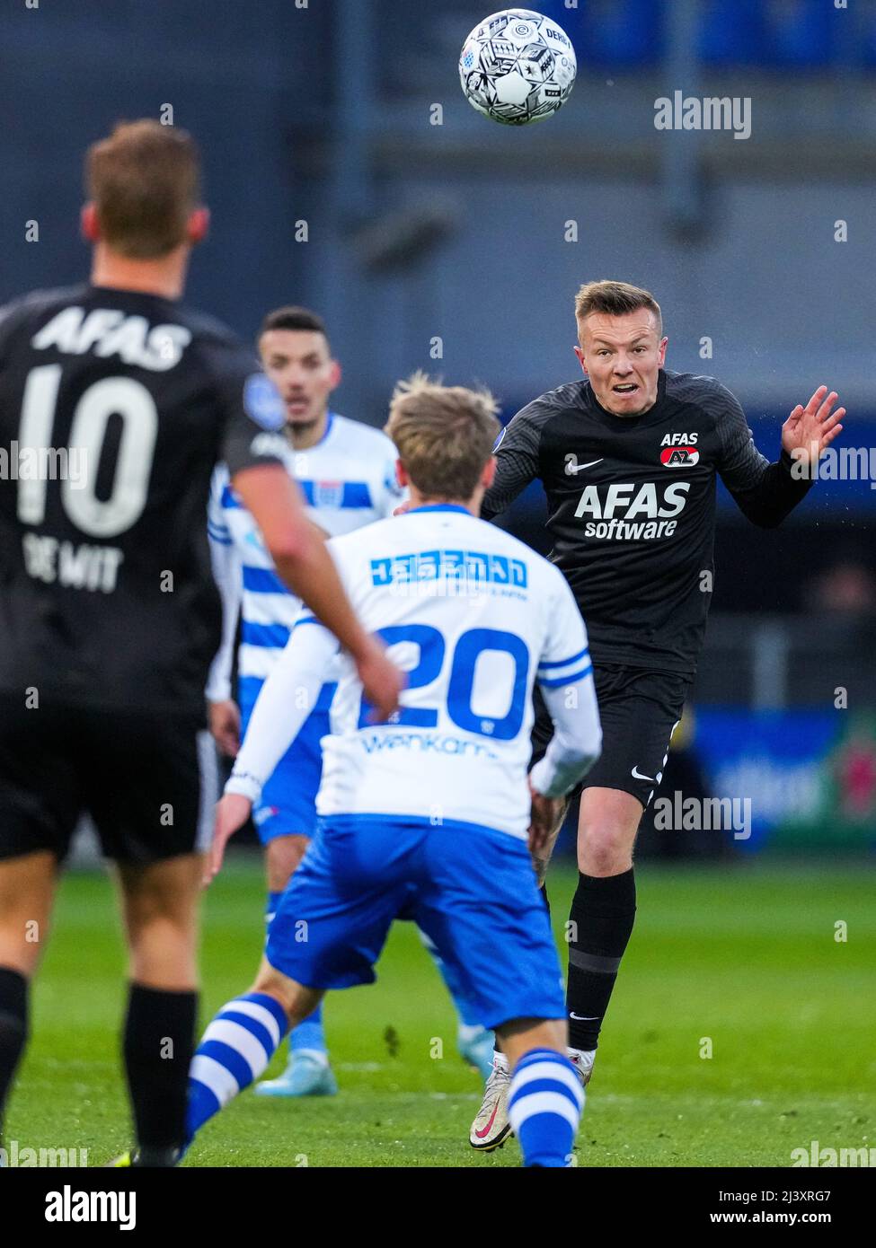 ZWOLLE - Jordy Clasie of AZ Alkmaar during the Dutch Eredivisie match between PEC Zwolle and AZ at the MAC3Park stadium on April 10, 2022 in Zwolle, Netherlands. ANP ED OF THE POL Stock Photo