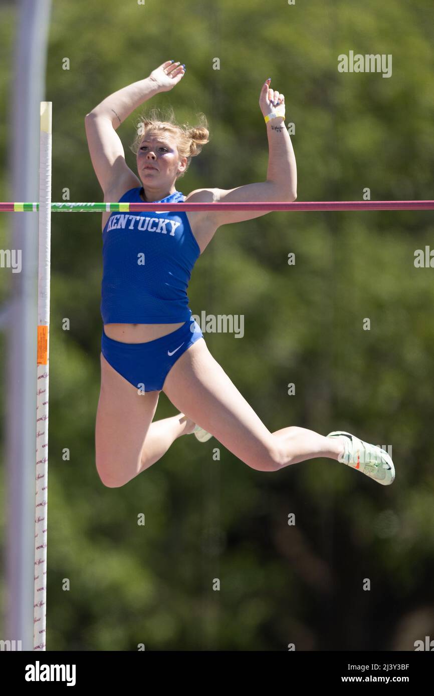 Payton Phillips of Kentucky clears (12’ 7 3/4” / 3.86m), Saturday, April 9, 2022, in Baton Rouge, Louisiana. (Kirk Meche/Image of Sport) Stock Photo