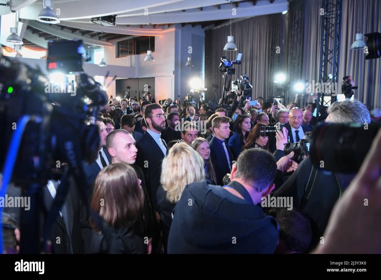France, PARIS, 2022-04-10. Marine Le PEN during the electoral procession of the first round of the presidential election, she qualifies for the second round Credit: francois pauletto/Alamy Live News Stock Photo