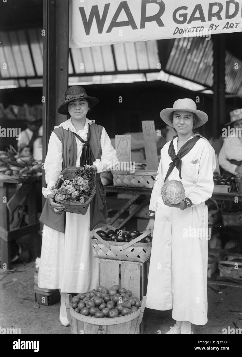 Marketing produce: Run jointly by Jr. & Sr. Centr. Div., Des Moines, September 1918 Stock Photo