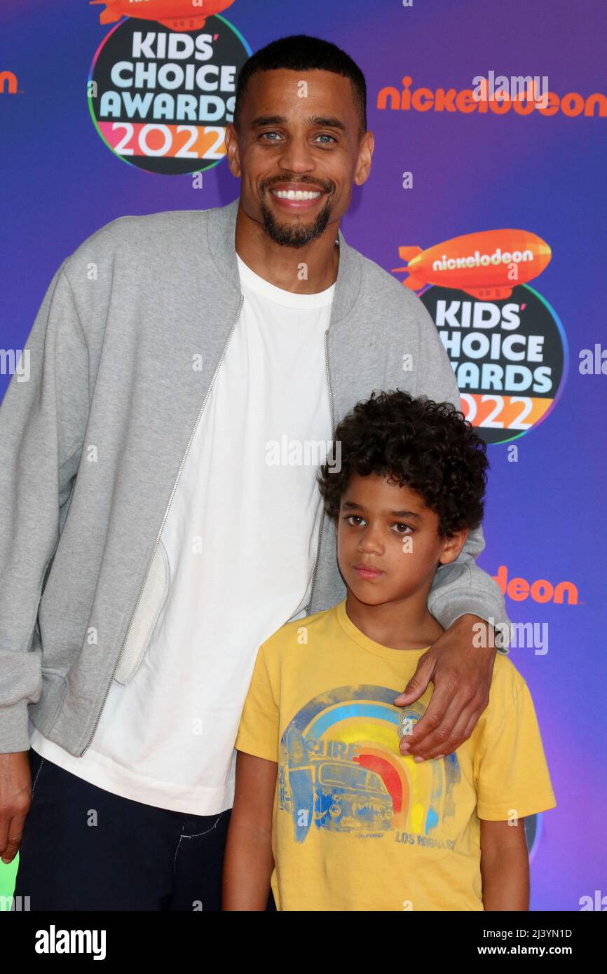 LOS ANGELES - APR 9: Michael Ealy, son at the 2022 Kids Choice Awards at  Barker Hanger on April 9, 2022 in Santa Monica, CA Stock Photo - Alamy