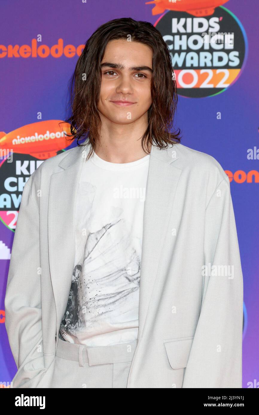 LOS ANGELES - APR 9: Luca Luhan at the 2022 Kids Choice Awards at