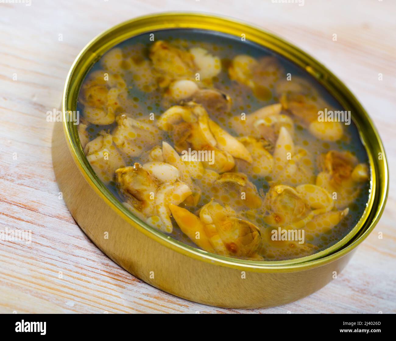 Open tin can with white clams closeup Stock Photo Alamy