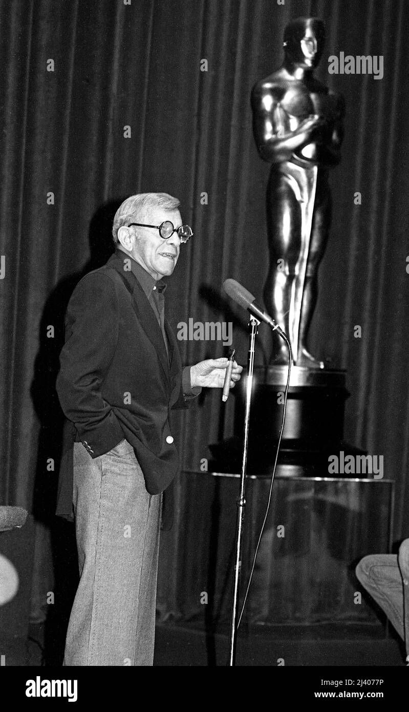 Comedian and movie actor George Burnes speaks to an audience at the Academy Theater in Los Angeles, CA Stock Photo