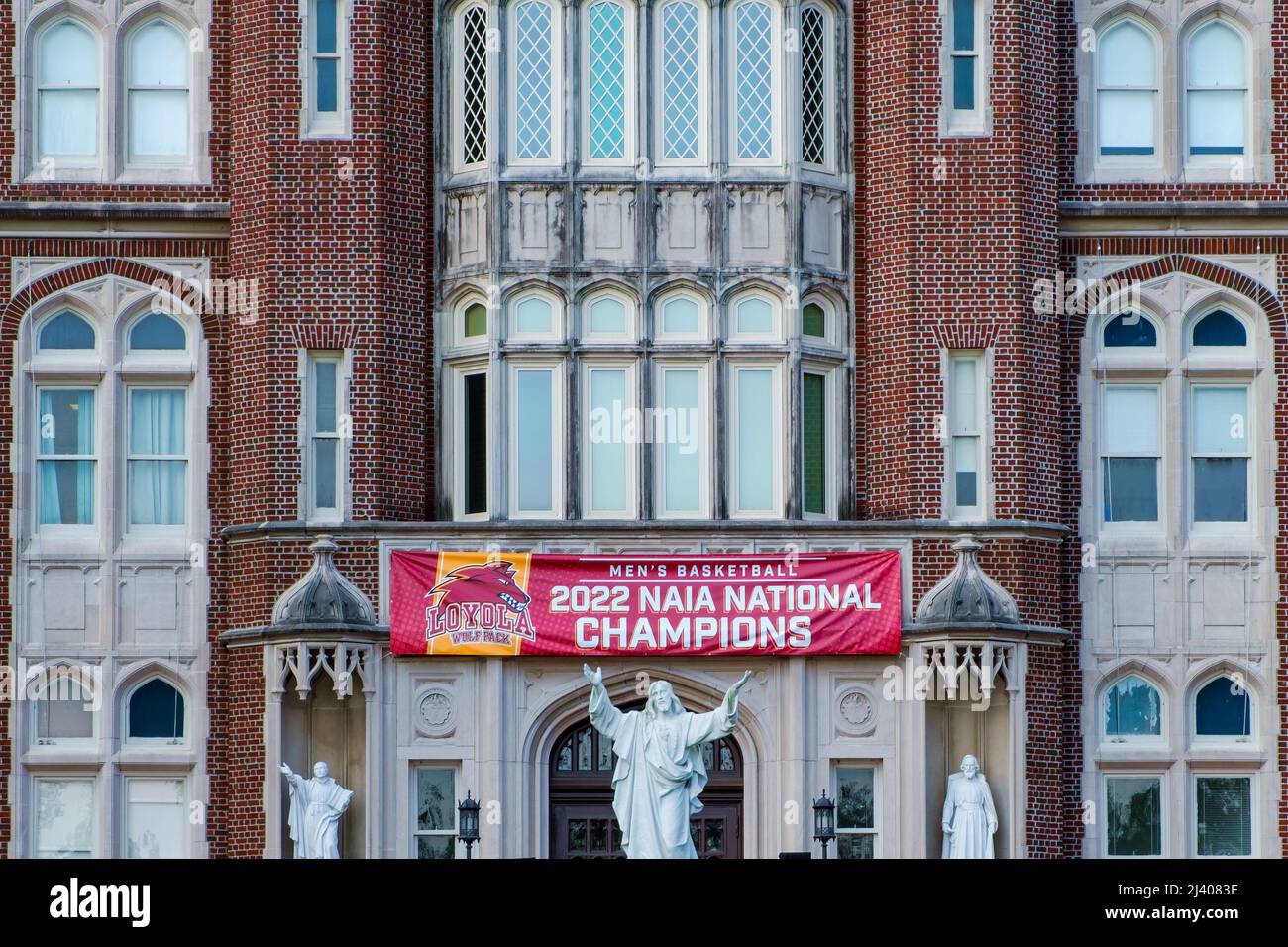 NEW ORLEANS, LA, USA - APRIL 6, 2022: '2022 NAIA Men's Basketball National Champions' banner hangs from the Loyola University Administration Building Stock Photo