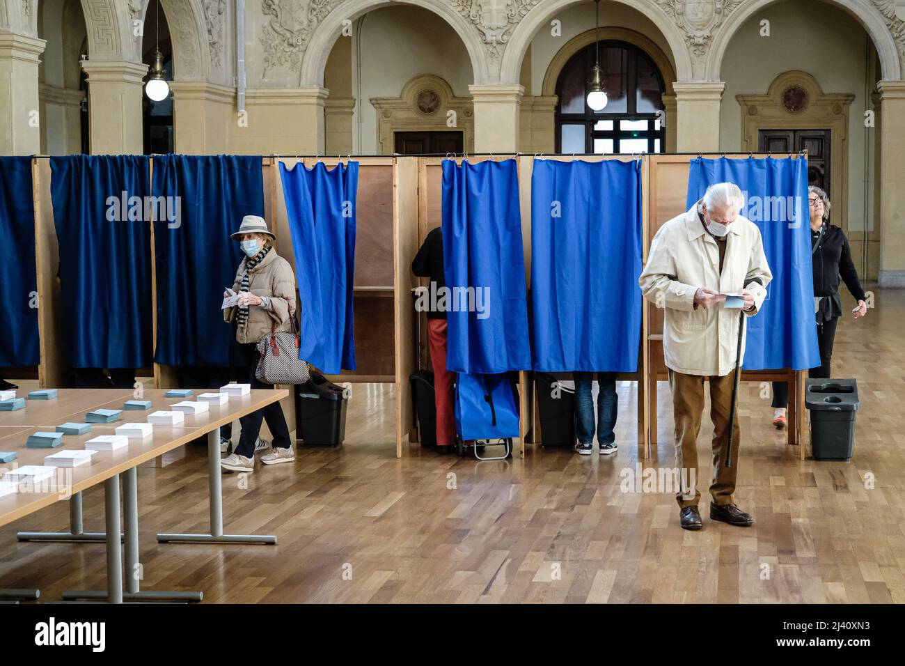 Lyon (France), 10 April 2022. First round of the presidential election in the Palais de la Bourse polling station. Stock Photo