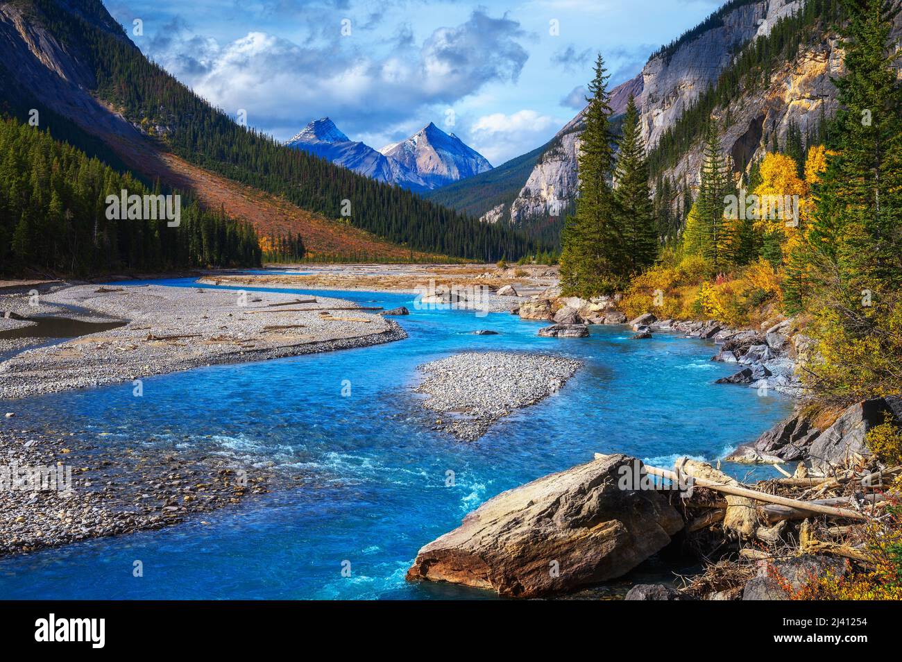 River flowing along the Icefields Pkwy in Banff National Park, Canada Stock Photo