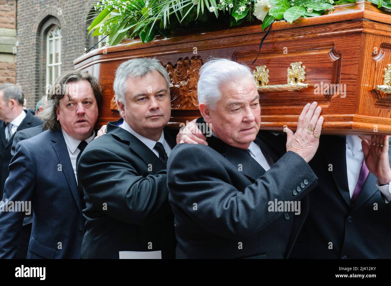 Belfast, Northern Ireland. 3rd March 2011.  Eamonn Holmes helps carry the coffin at the Funeral of Belfast Comedian Frank Carson. Stock Photo