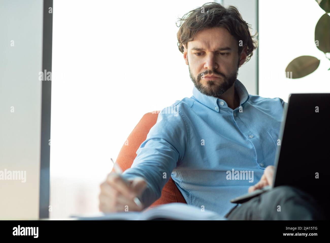 Man elearning hi-res stock photography and images - Alamy