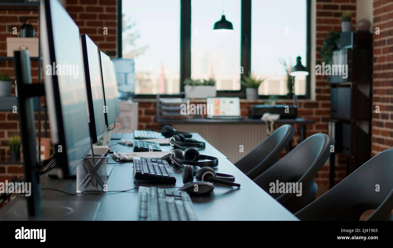 Call centre agents center hi-res stock photography and images - Alamy