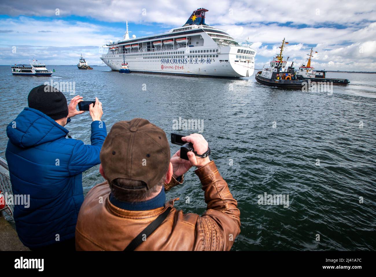 Wismar, Germany. 11th Apr, 2022. The cruise ship "Superstar Libra", which  was last used as a residential ship for external shipyard workers, is towed  from the shipyard harbor into the Baltic Sea
