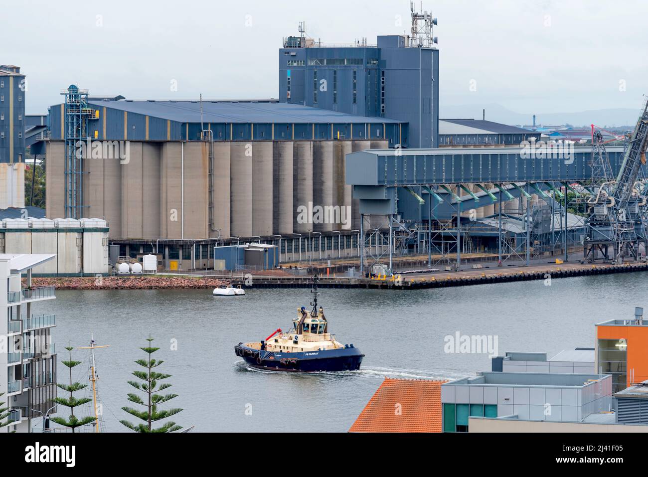 Tug PB Murray and the Graincorp Terminal (storage and export) on the