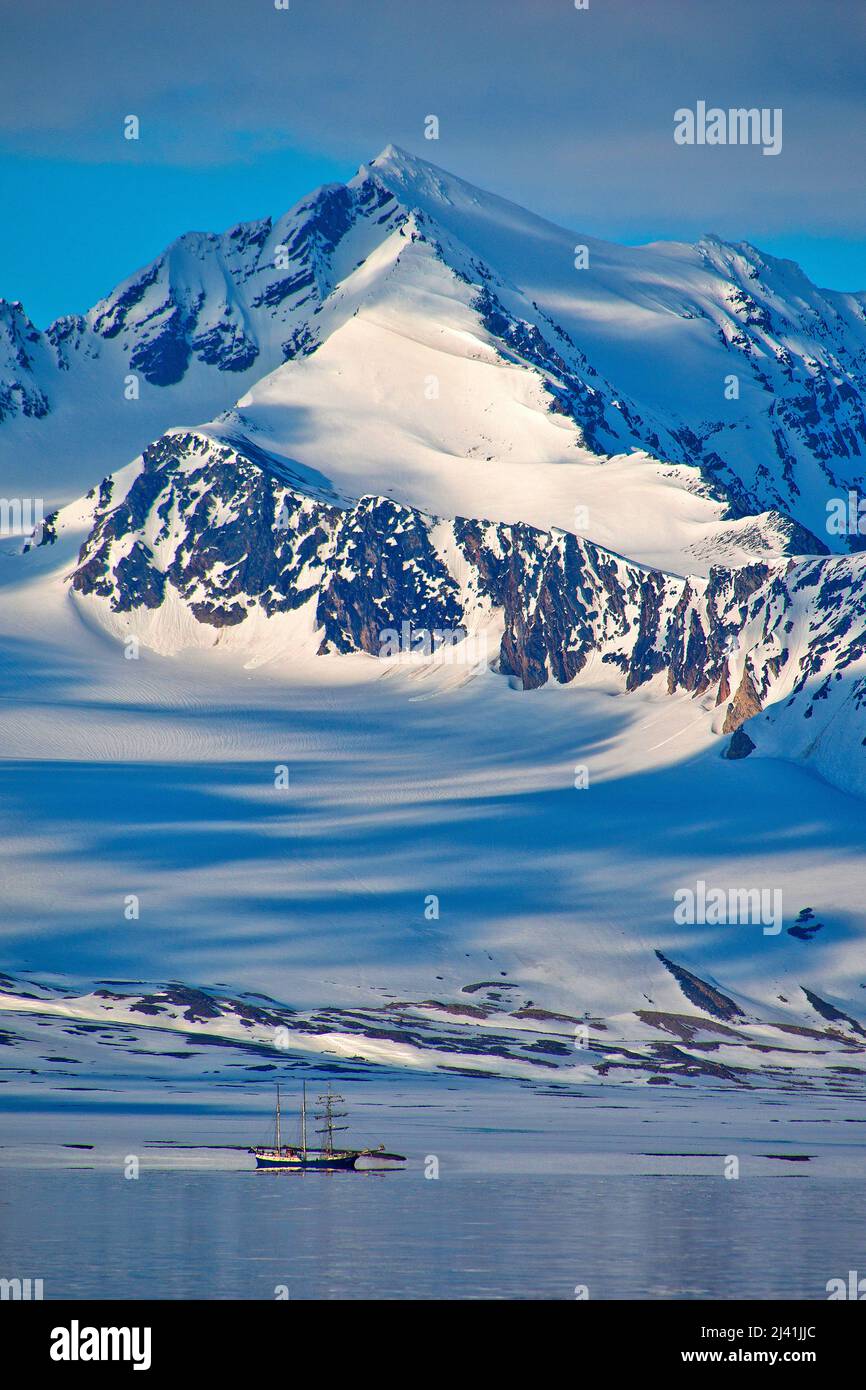 Expedition Boat, Snowcapped Mountains, Oscar II Land, Arctic, Spitsbergen, Svalbard, Norway, Europe Stock Photo