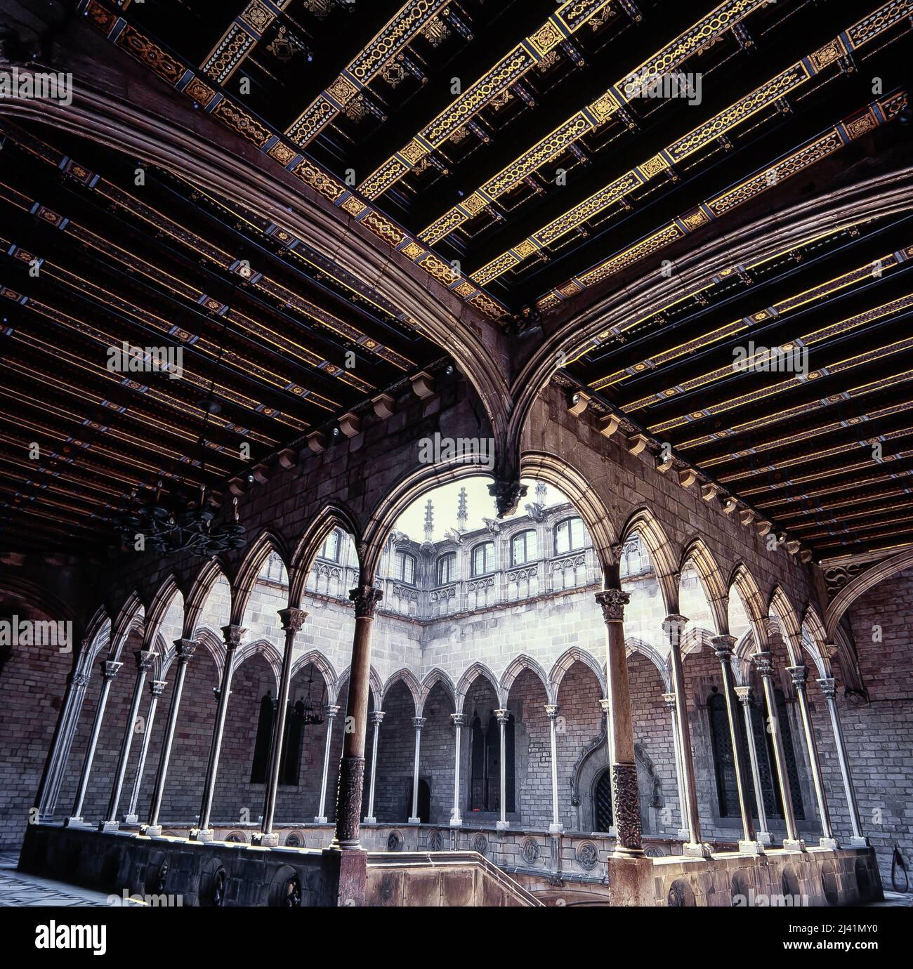 Marc Safont, galeria gótica del patio central, siglo XV. Palau de la Generalitat, Barcelona. Author: MARC SAFONT (CA. 1385-1458). Stock Photo