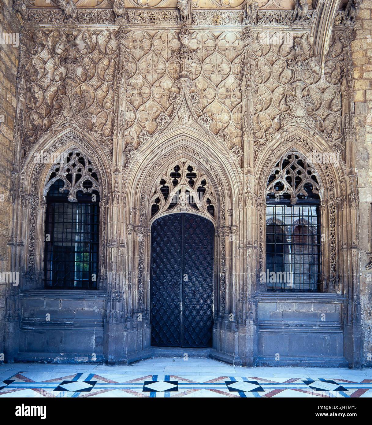 Marc Safont, fachada de la capilla de Sant Jordi, siglo XV. Palau de la Generalitat, Barcelona. Author: MARC SAFONT (CA. 1385-1458). Stock Photo