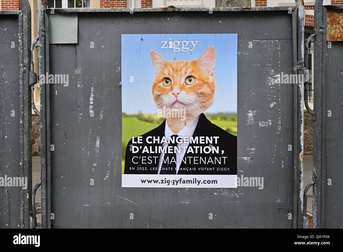 Paris, France. 09th Apr, 2022. Cat food brand Ziggy imitates Presidential election campaign posters in Paris, France on Apr. 9, 2022. (Photo by Lionel Urman/Sipa USA) Credit: Sipa USA/Alamy Live News Stock Photo
