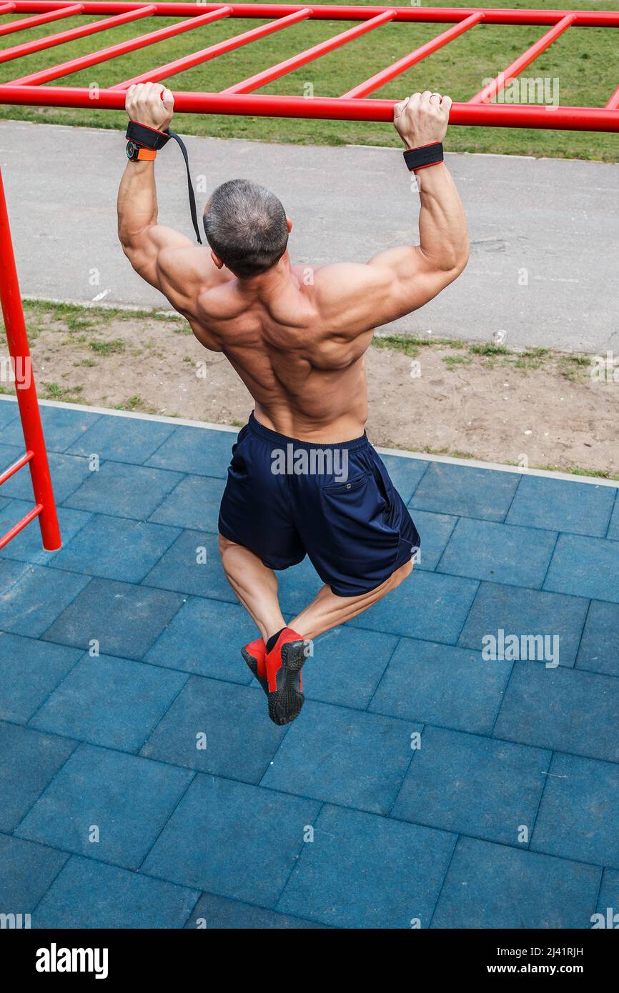 Fitness and athletics pull up bar hotsell