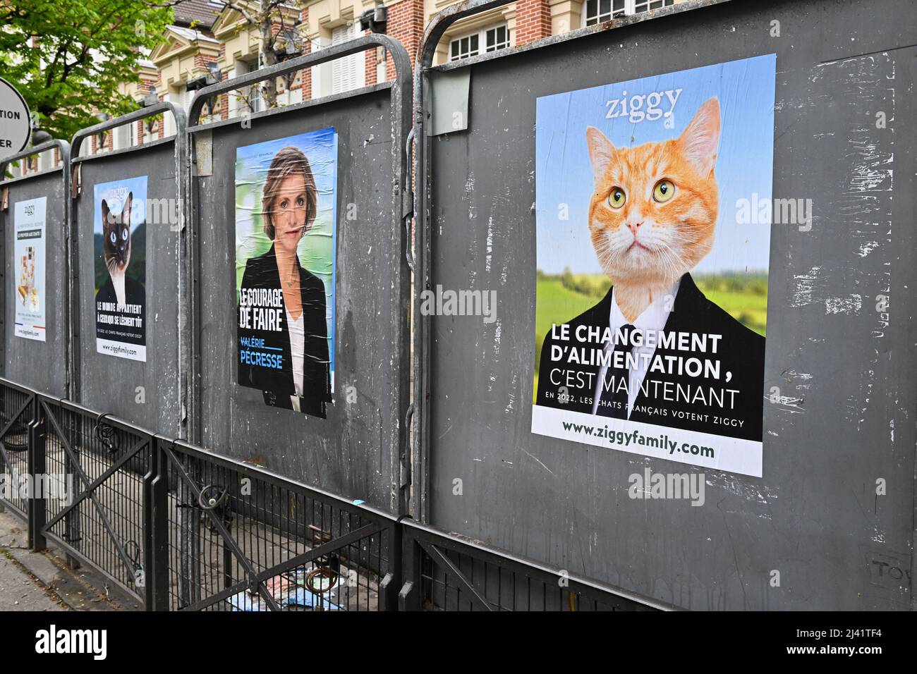Paris, France. 09th Apr, 2022. French Presidential election campaign posters of Emmanuel Macron and Marine Le Pen in Paris, France on Apr. 9, 2022. (Photo by Lionel Urman/Sipa USA) Credit: Sipa USA/Alamy Live News Stock Photo
