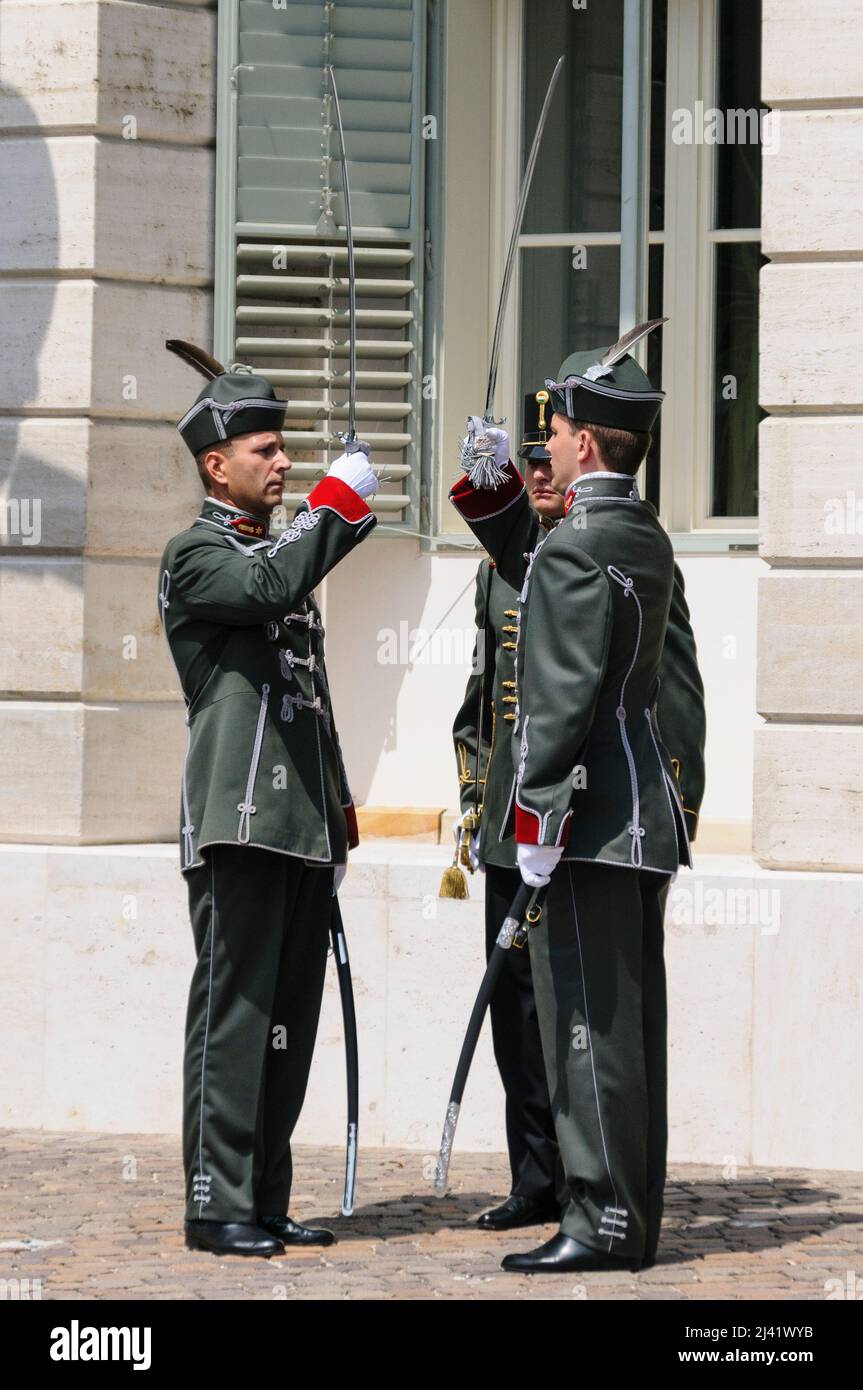 Budapest, Hungary.  13th July 2008.  Soldiers dressed in traditional uniform perform the changing of the guard ceremony at Sandor Palace, Buda Castle. Stock Photo