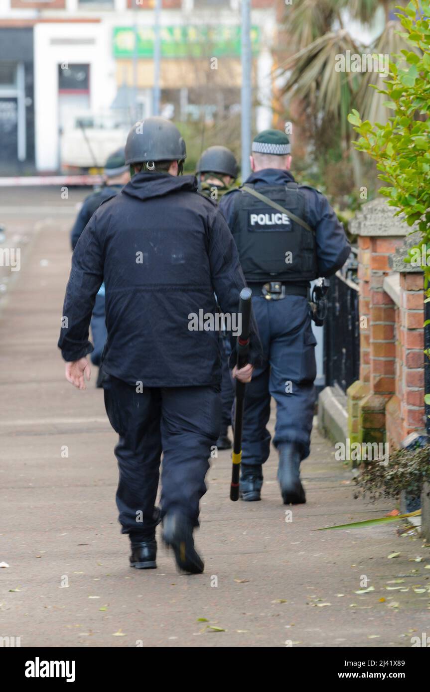 Belfast, Northern Ireland.  26th January 2011.  Army search the rear of houses as a large improvised bomb is discovered in Belfast Stock Photo